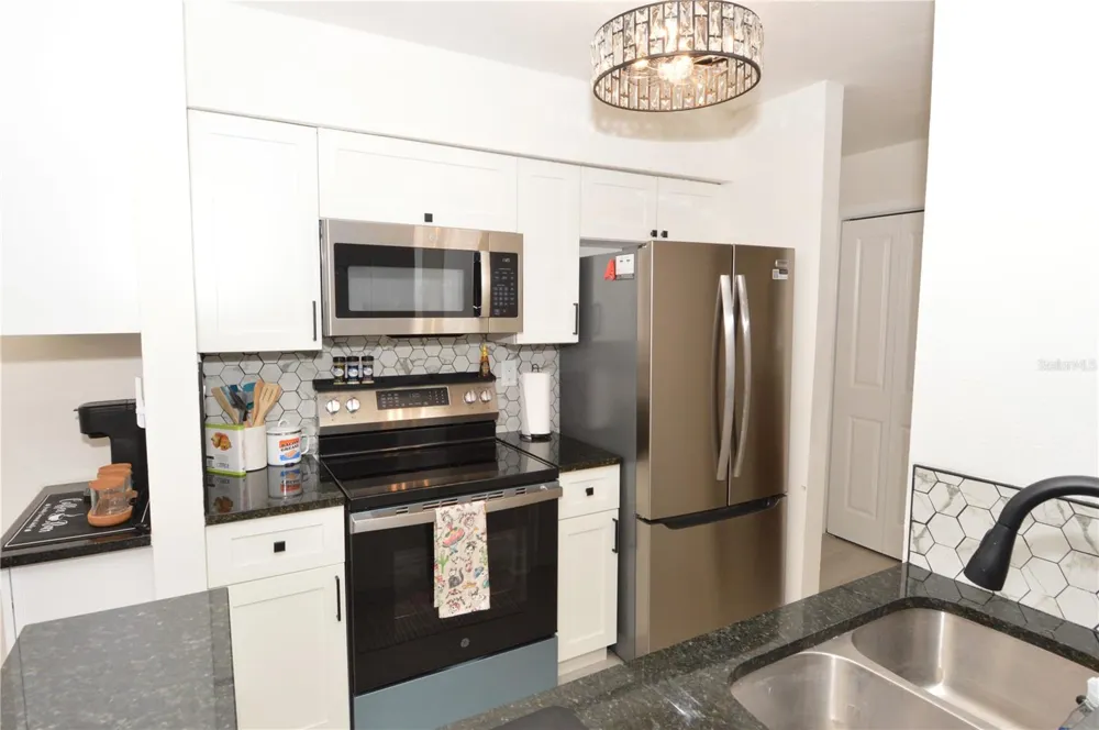 8714 MALLARD RESERVE DRIVE #201 Tampa, FL 33614