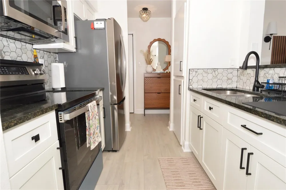 8714 MALLARD RESERVE DRIVE #201 Tampa, FL 33614