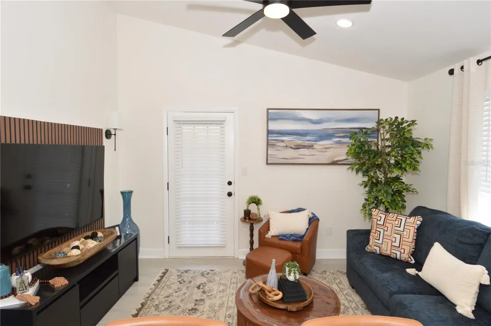 8714 MALLARD RESERVE DRIVE #201 Tampa, FL 33614