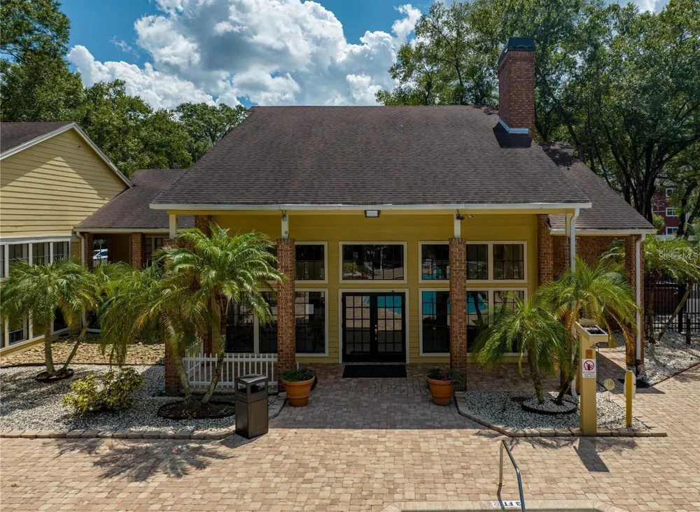 8714 MALLARD RESERVE DRIVE #201 Tampa, FL 33614