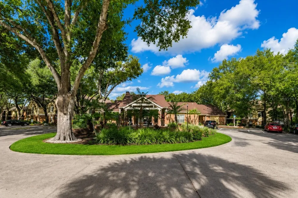 8714 MALLARD RESERVE DRIVE #201 Tampa, FL 33614