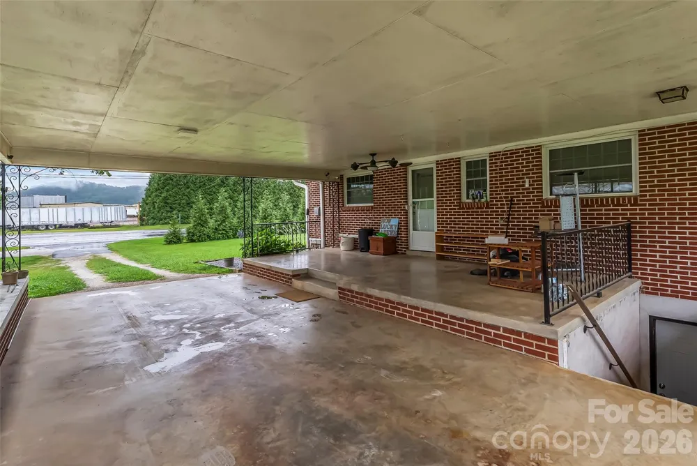 8647 US 221 Highway Marion, NC 28752