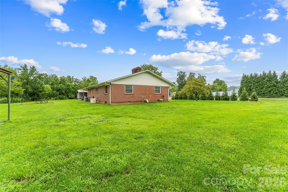 8647 US 221 Highway Marion, NC 28752