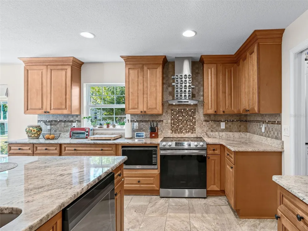 5331 GROVE MANOR Lady Lake, FL 32159