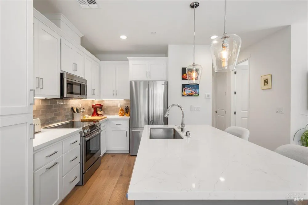 48 Riverbend Lane Petaluma, CA 94952