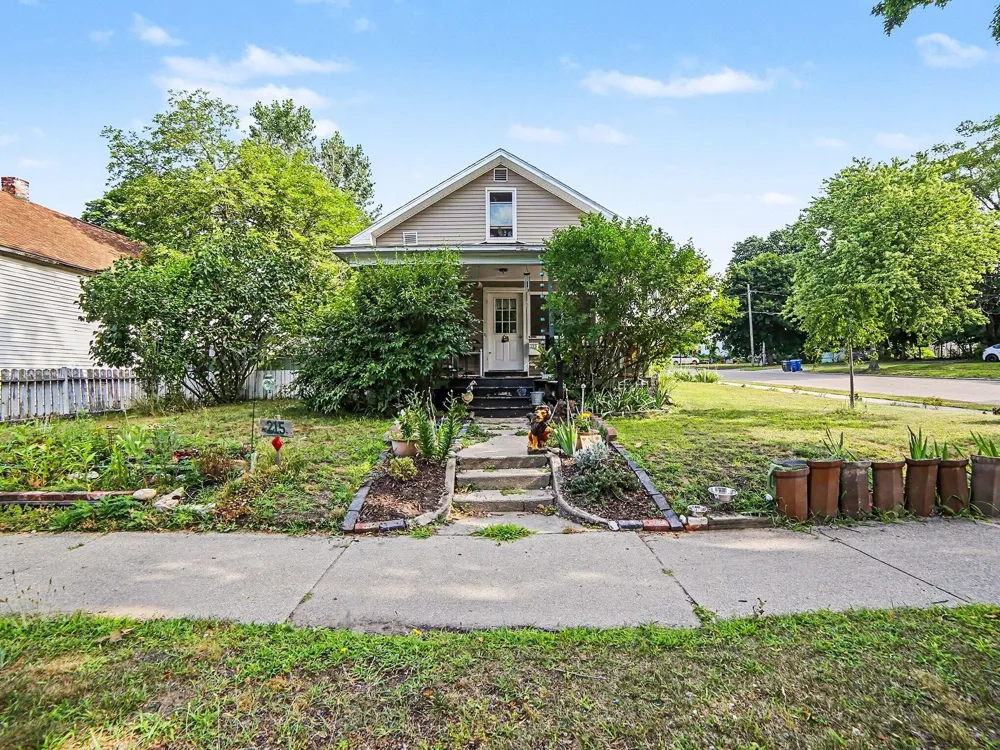 215 E Melendy Street Ludington, MI 49431