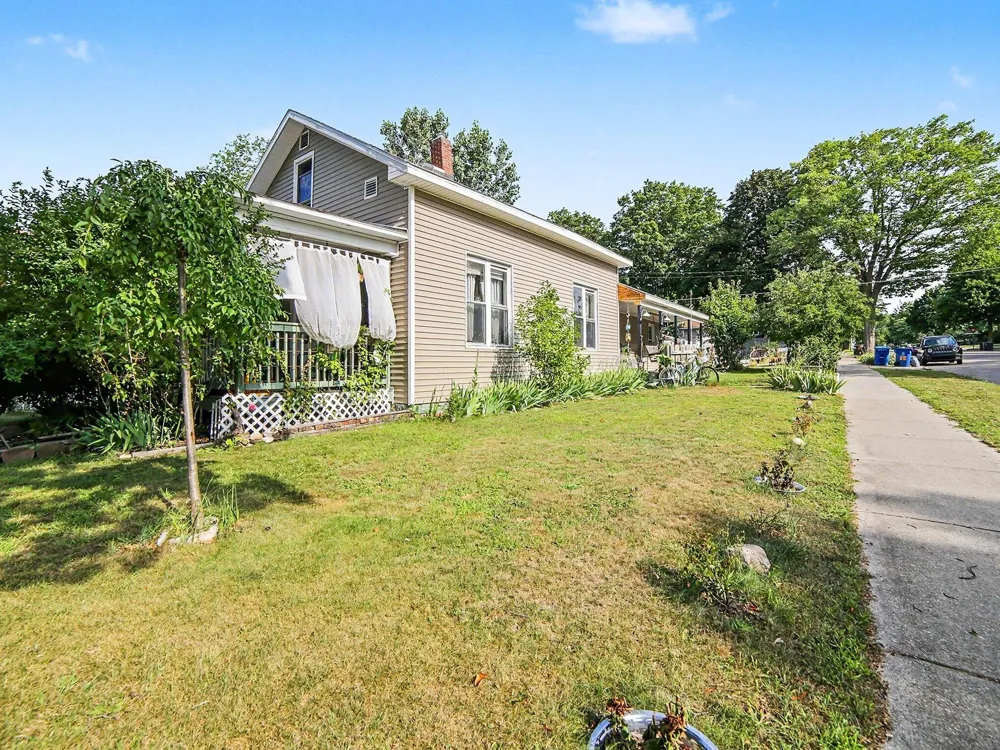 215 E Melendy Street Ludington, MI 49431