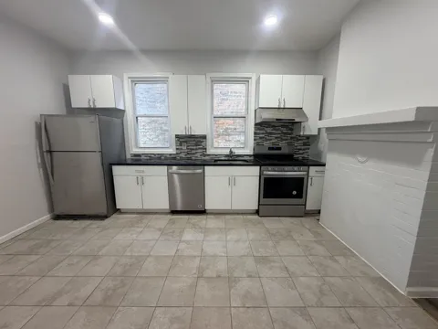 109 FRANK E RODGERS BLVD N