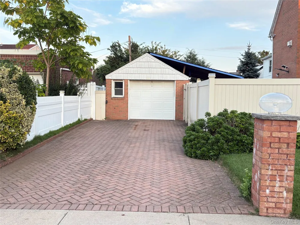 34 Marlowe Road Valley Stream, NY 11580
