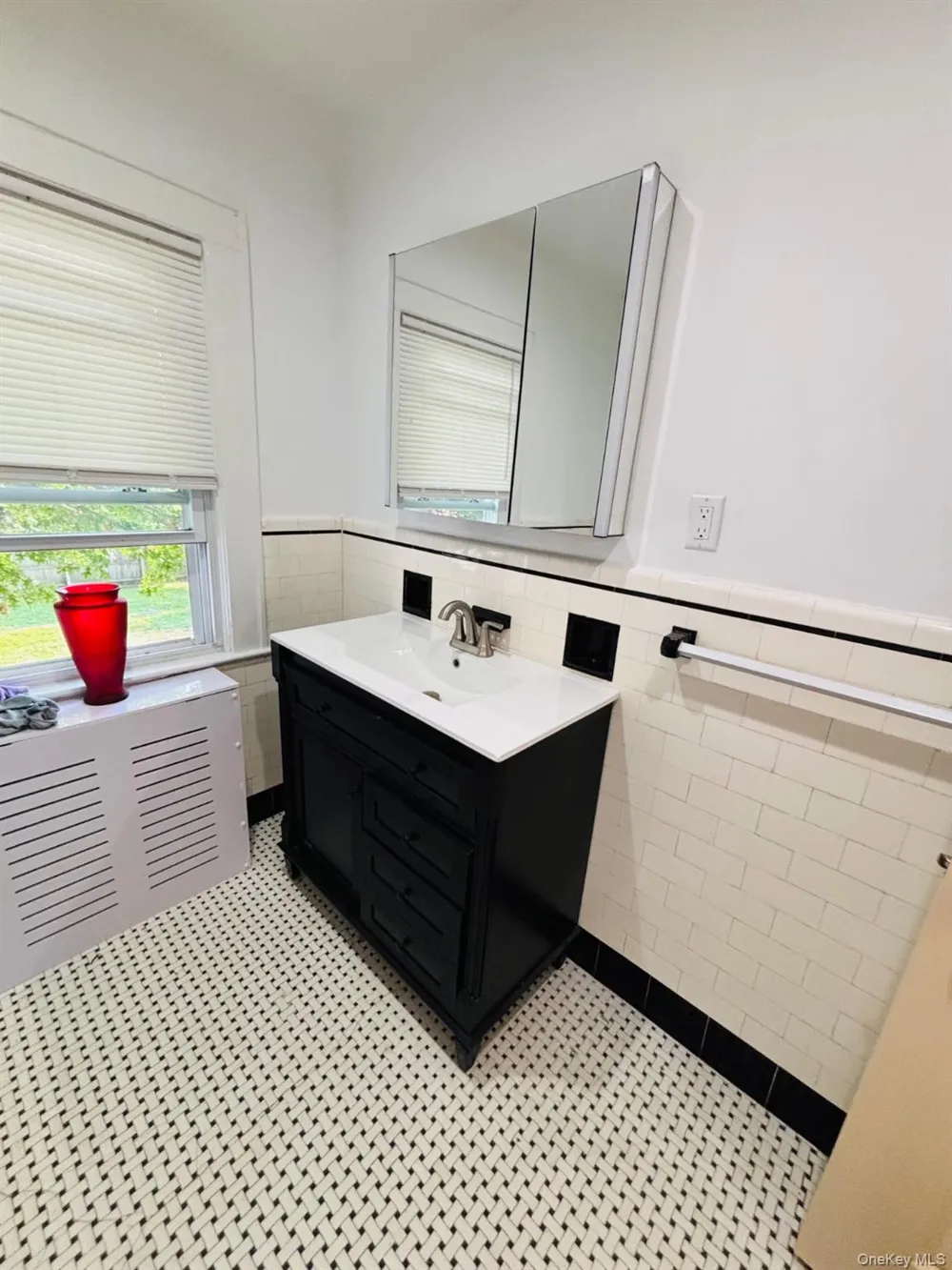 29 Roosevelt Street Glen Cove, NY 11542