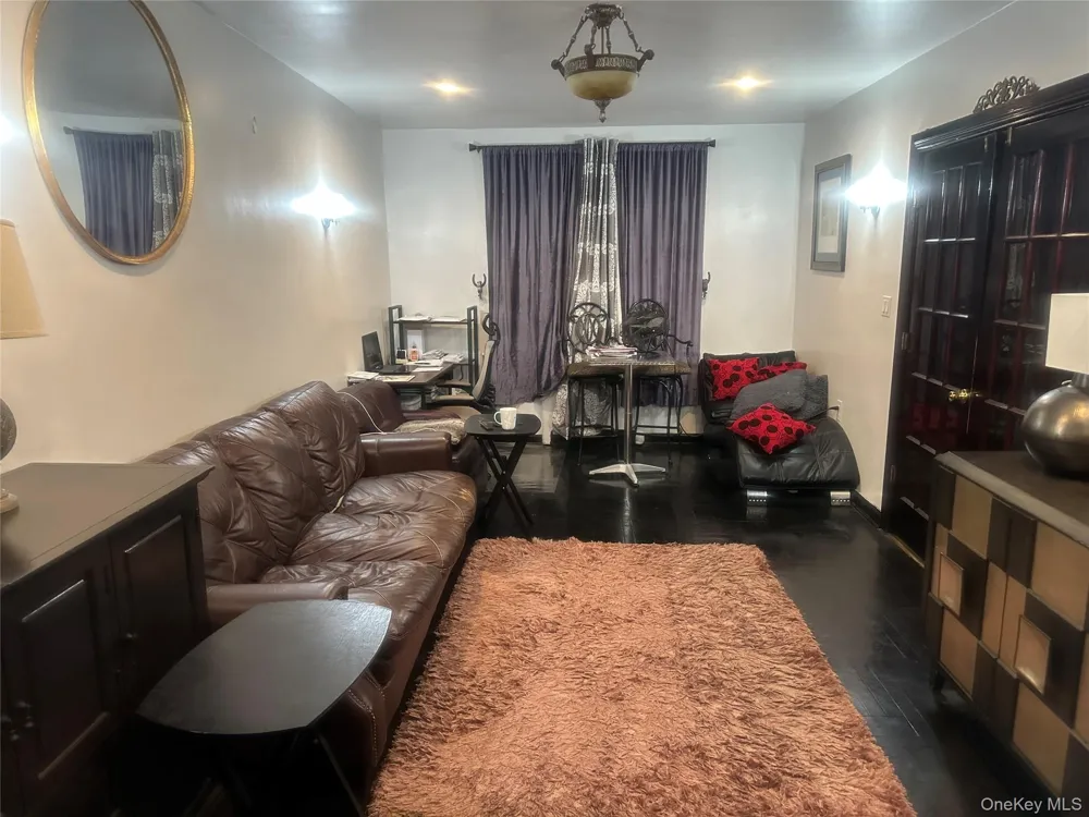 1115 E 214th Street Bronx, NY 10469