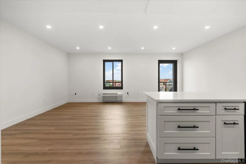 100 Broadway W #4T Long Beach, NY 11561