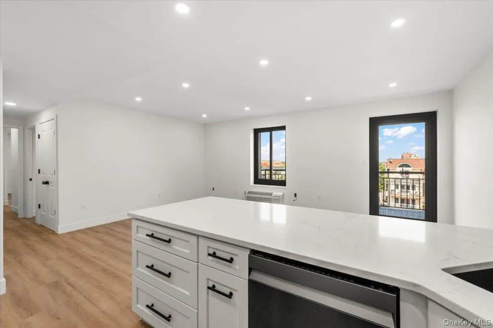 100 Broadway W #4T Long Beach, NY 11561