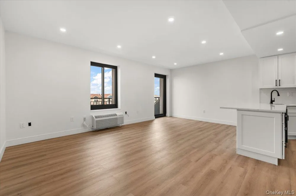 100 Broadway W #4T Long Beach, NY 11561