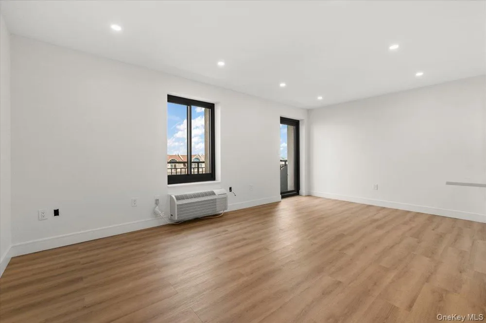 100 Broadway W #4T Long Beach, NY 11561