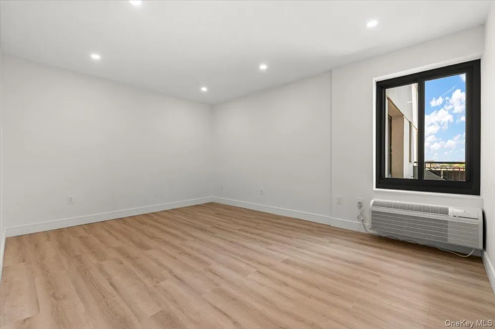 100 Broadway W #4T Long Beach, NY 11561