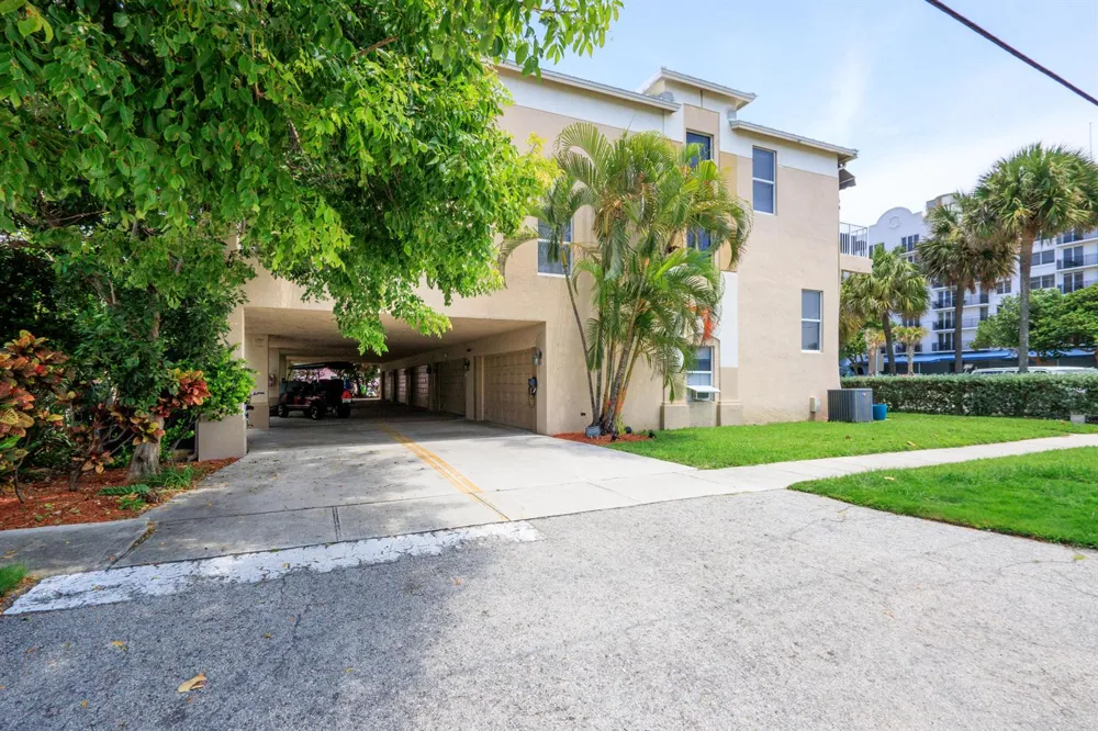 836 SE 20TH AVENUE SE Deerfield Beach, FL 33441