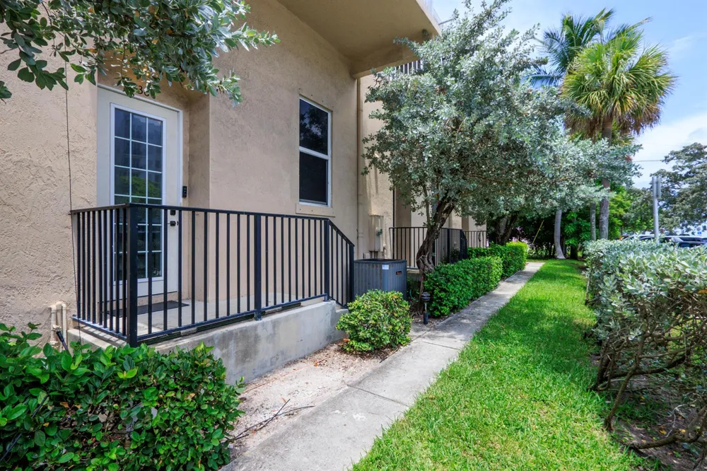 836 SE 20TH AVENUE SE Deerfield Beach, FL 33441