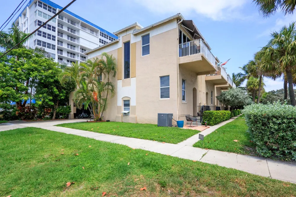836 SE 20TH AVENUE SE Deerfield Beach, FL 33441
