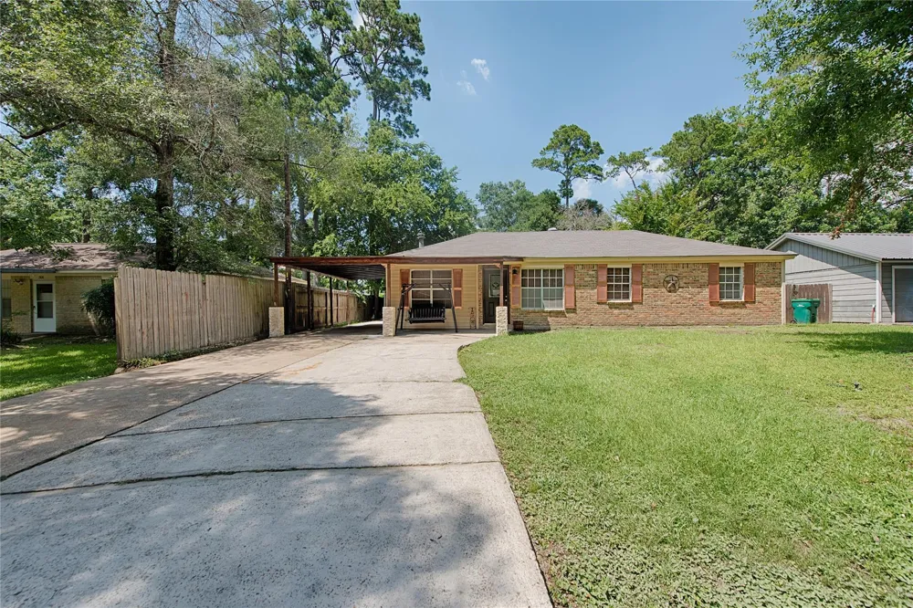 303 Spring Stream Bend Montgomery, TX 77316