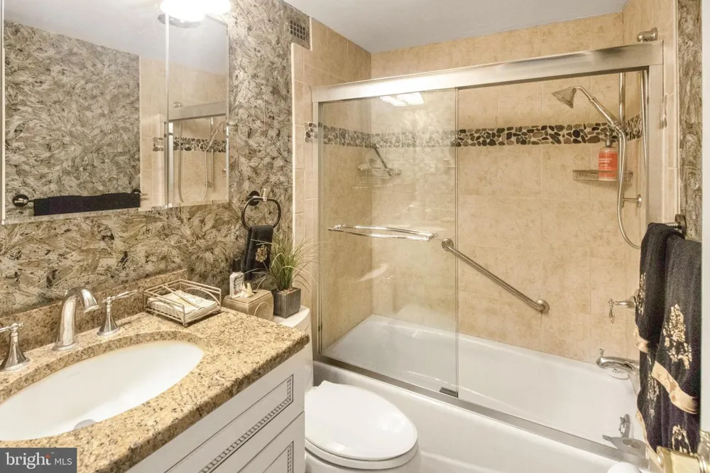 1200 NASH STREET #211 Arlington, VA 22209