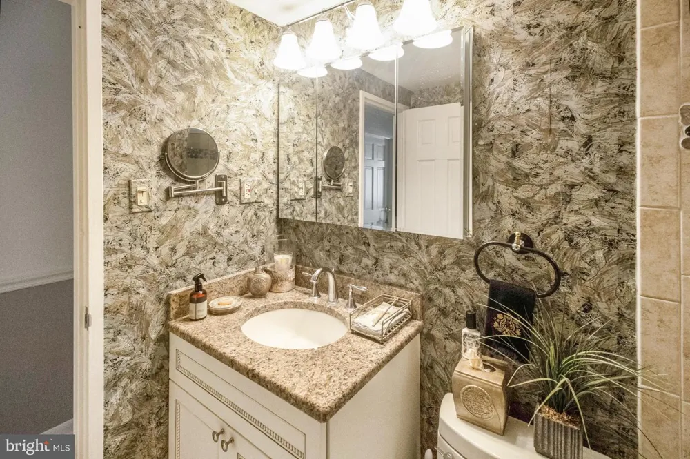 1200 NASH STREET #211 Arlington, VA 22209