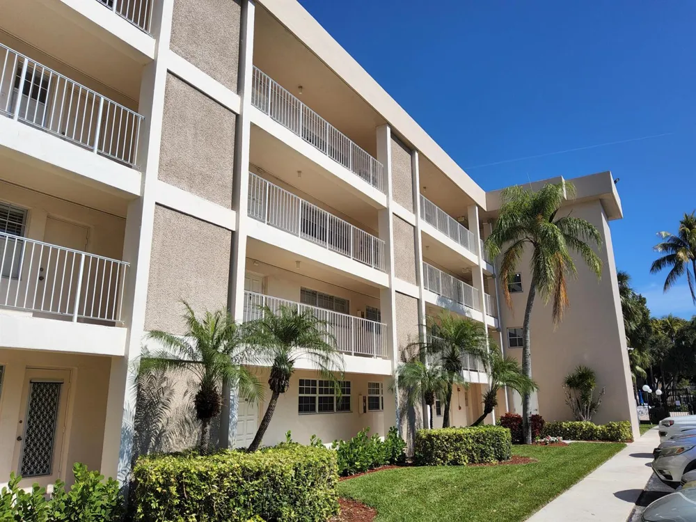 3151 S PALM AIRE DRIVE #301 Pompano Beach, FL 33069