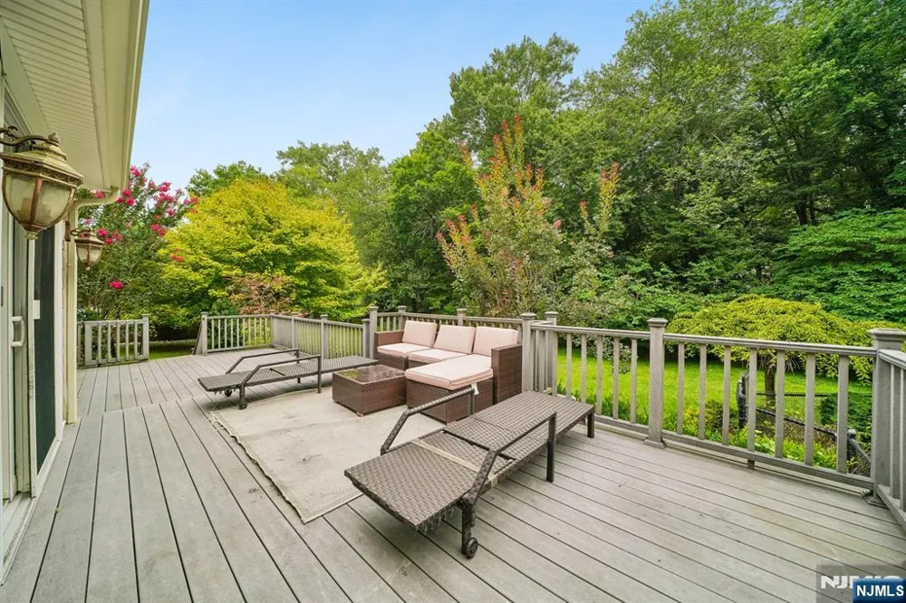 5 Fairfield Court Demarest, NJ 07627