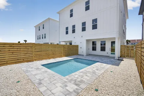 5233 Thomas Drive