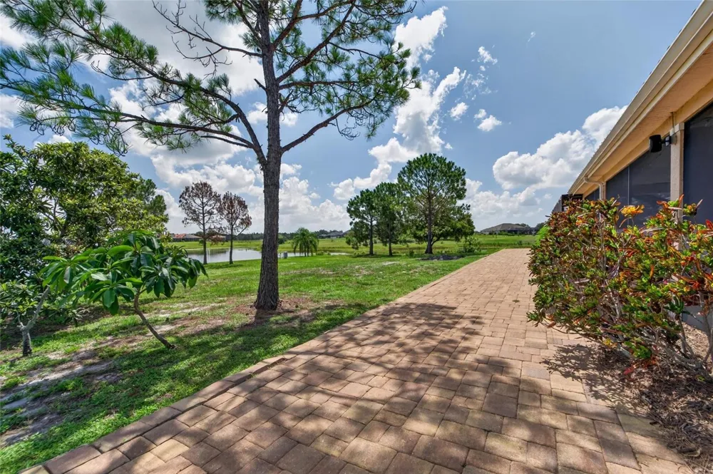 5207 LAKE VENICE DRIVE Wimauma, FL 33598