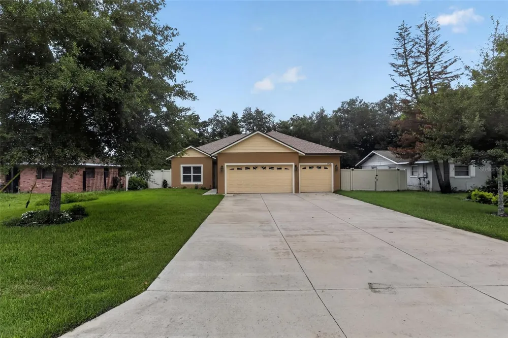 27728 LISA DRIVE Tavares, FL 32778