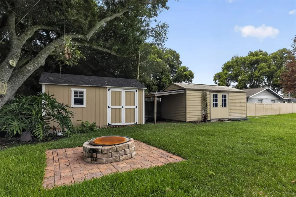 27728 LISA DRIVE Tavares, FL 32778