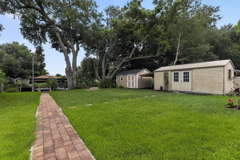 27728 LISA DRIVE Tavares, FL 32778