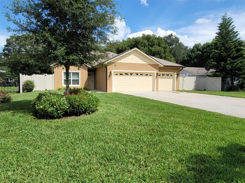 27728 LISA DRIVE Tavares, FL 32778