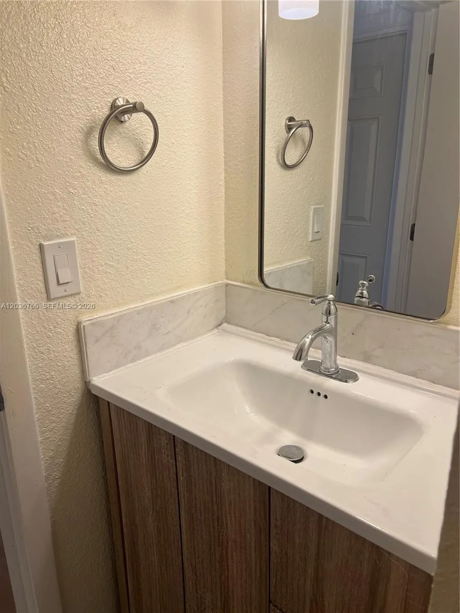 241 SW 3rd Ter #0 Dania Beach, FL 33004