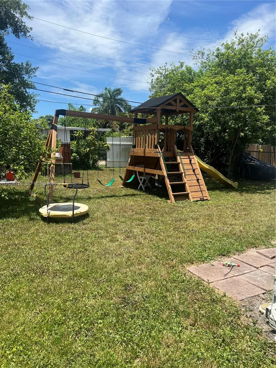 241 SW 3rd Ter #0 Dania Beach, FL 33004