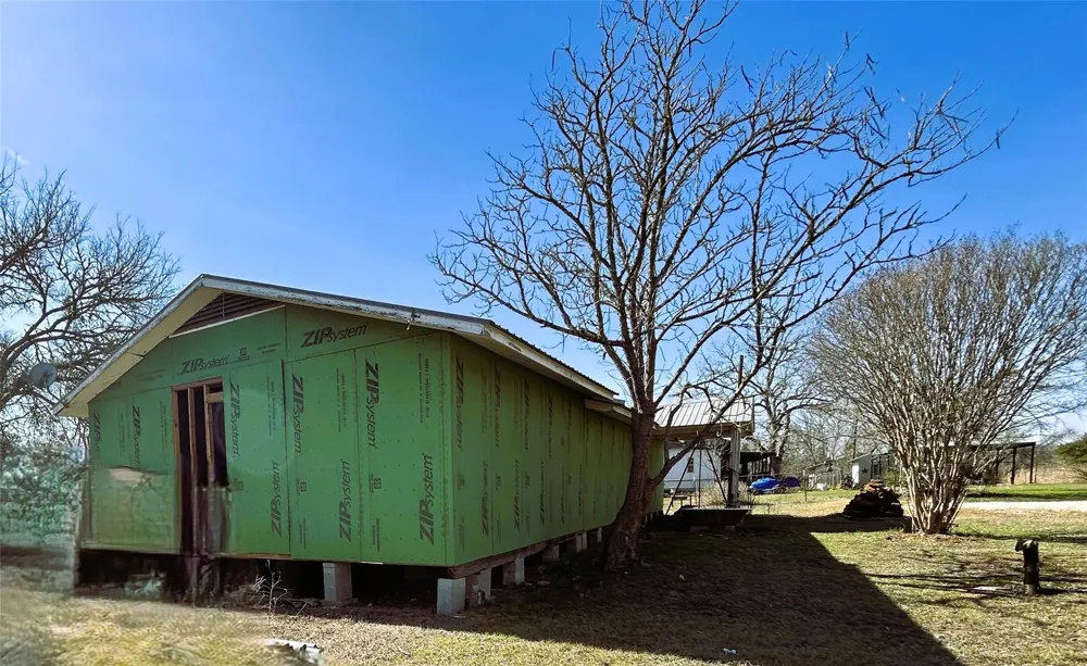 2175 Old Highway 20 McDade, TX 78650