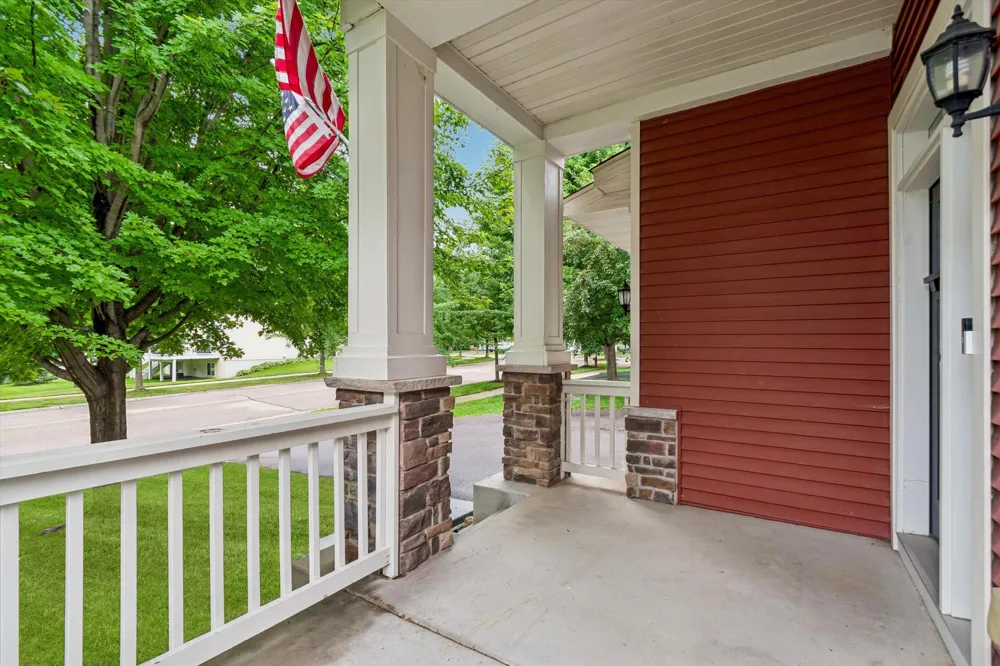 3947 Valencia Lane Chaska, MN 55318