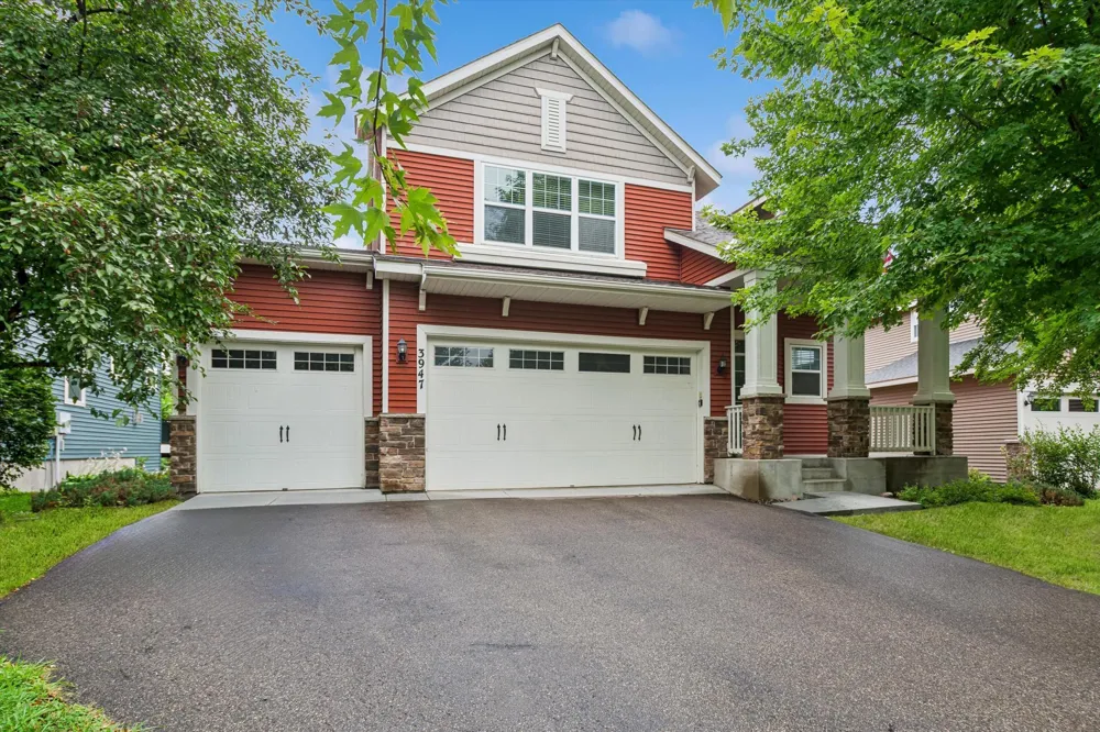 3947 Valencia Lane Chaska, MN 55318