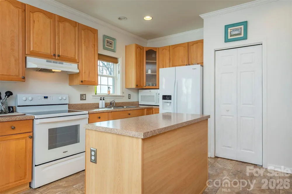 192 Buzzards Place Lake Lure, NC 28746