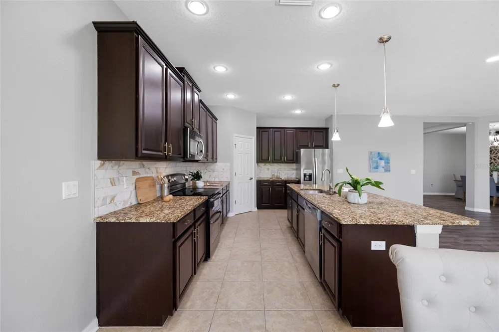 1405 PARKER DEN DRIVE Ruskin, FL 33570