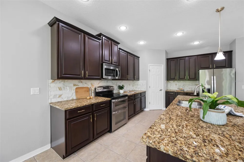 1405 PARKER DEN DRIVE Ruskin, FL 33570