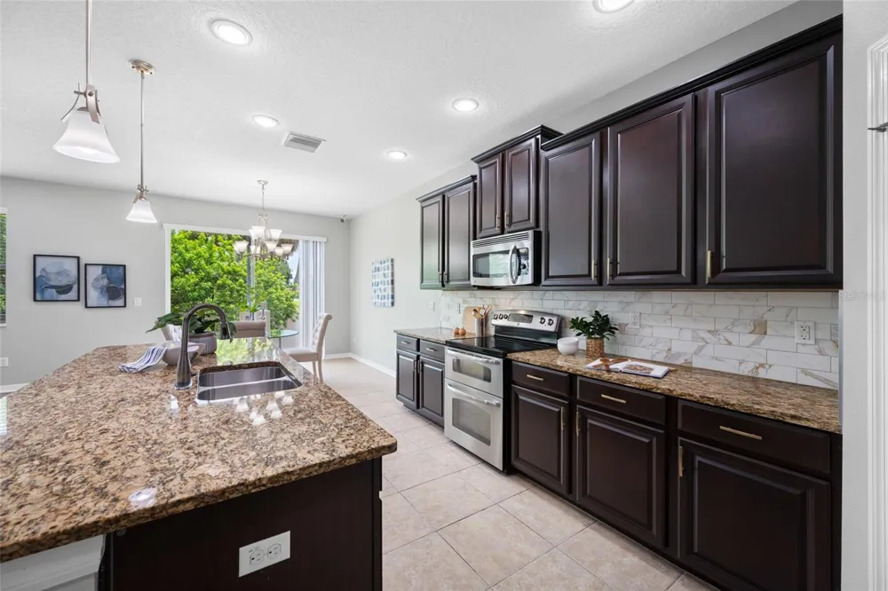 1405 PARKER DEN DRIVE Ruskin, FL 33570