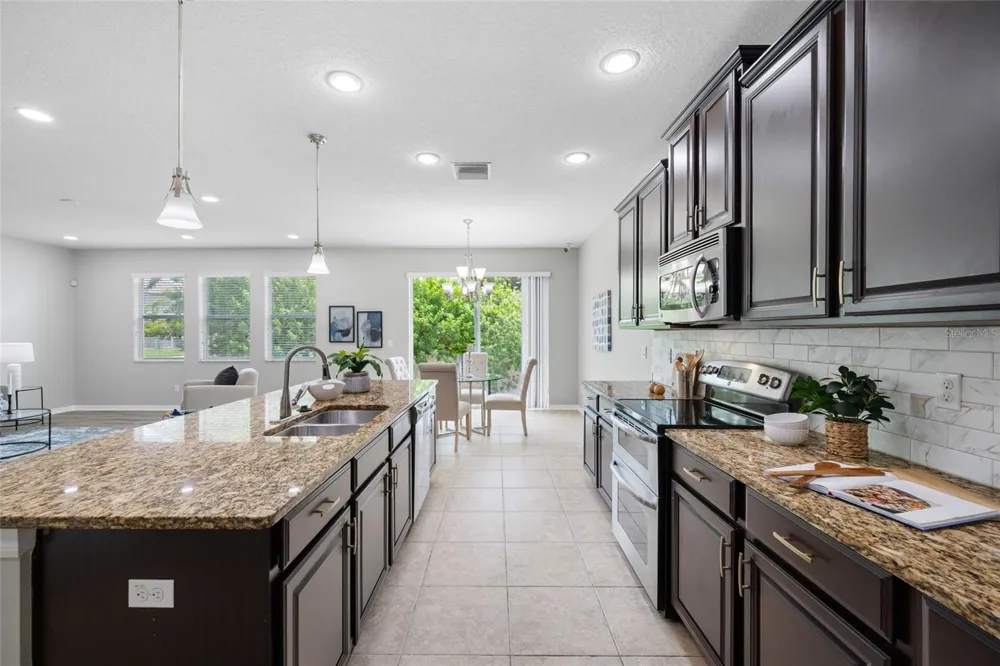 1405 PARKER DEN DRIVE Ruskin, FL 33570