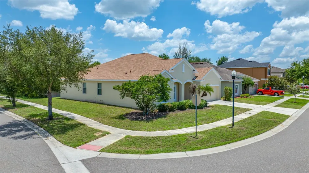 1405 PARKER DEN DRIVE Ruskin, FL 33570