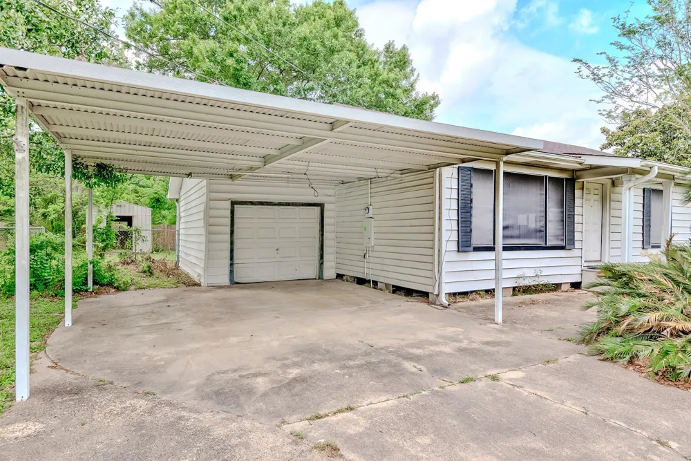 1504 Avenue K Nederland, TX 77627