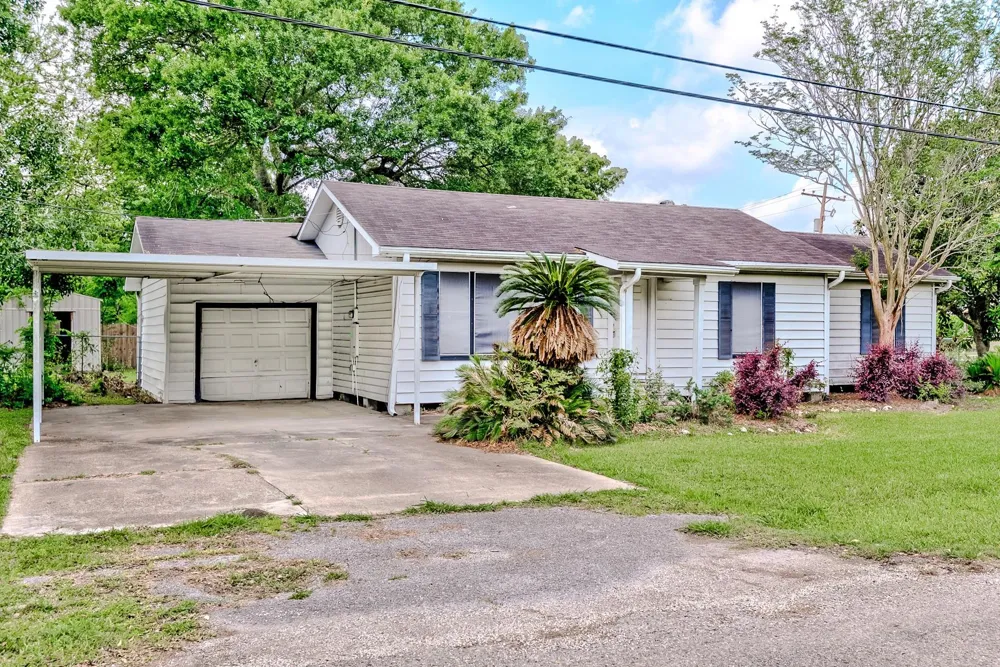 1504 Avenue K Nederland, TX 77627