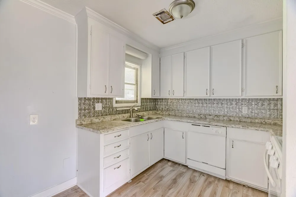 1504 Avenue K Nederland, TX 77627