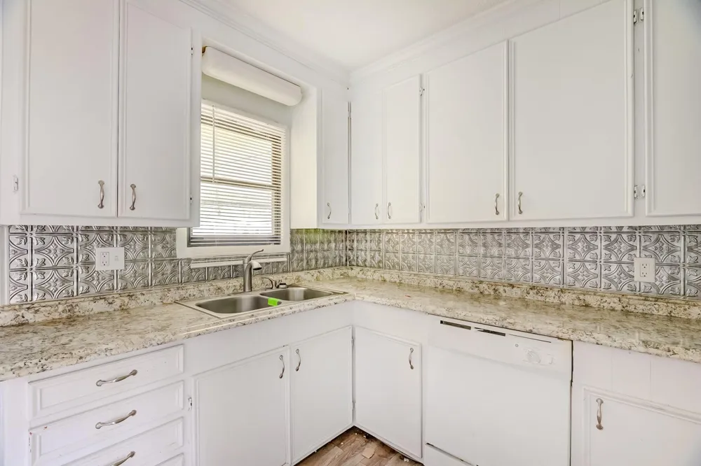 1504 Avenue K Nederland, TX 77627