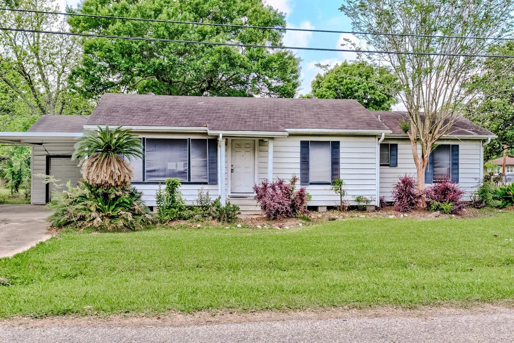 1504 Avenue K Nederland, TX 77627